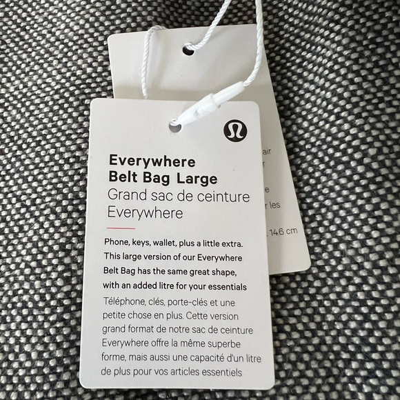 LULULEMON Everywhere Belt Bag 2L - Picture 3 of 5